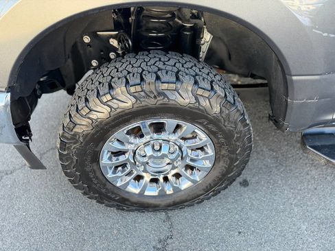 Used 2020 Ford F250 XLT w/ XLT Premium Package image 11