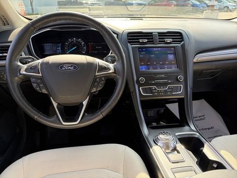 Used 2019 Ford Fusion SE w/ Equipment Group 151A FWD image 18
