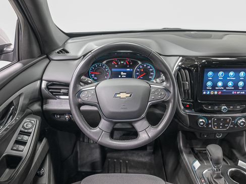 Used 2022 Chevrolet Traverse LT image 17