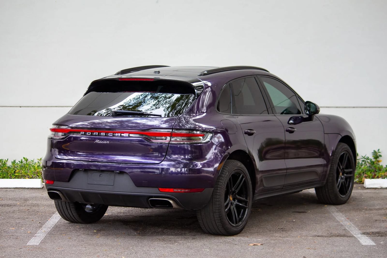Used 2021 Porsche Macan w/ Premium Package Plus AWD/4WD image 18
