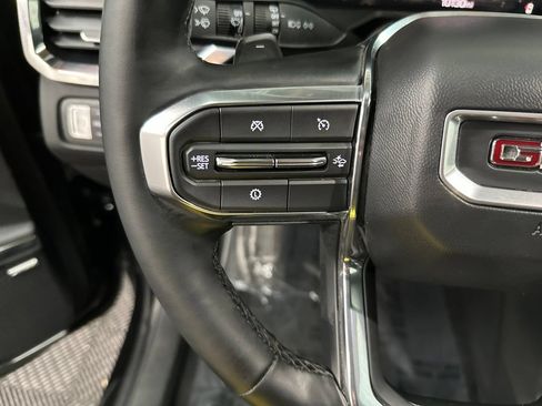 Used 2025 GMC Acadia Elevation AWD/4WD image 14