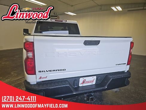 Used 2022 Chevrolet Silverado 2500 Custom w/ Custom Value Package AWD/4WD image 4