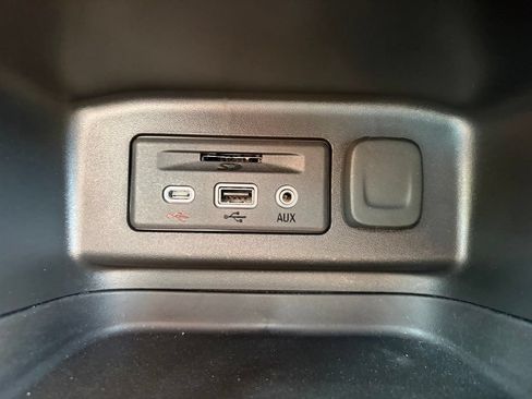 Used 2023 Chevrolet Equinox RS w/ RS Leather Package FWD image 24