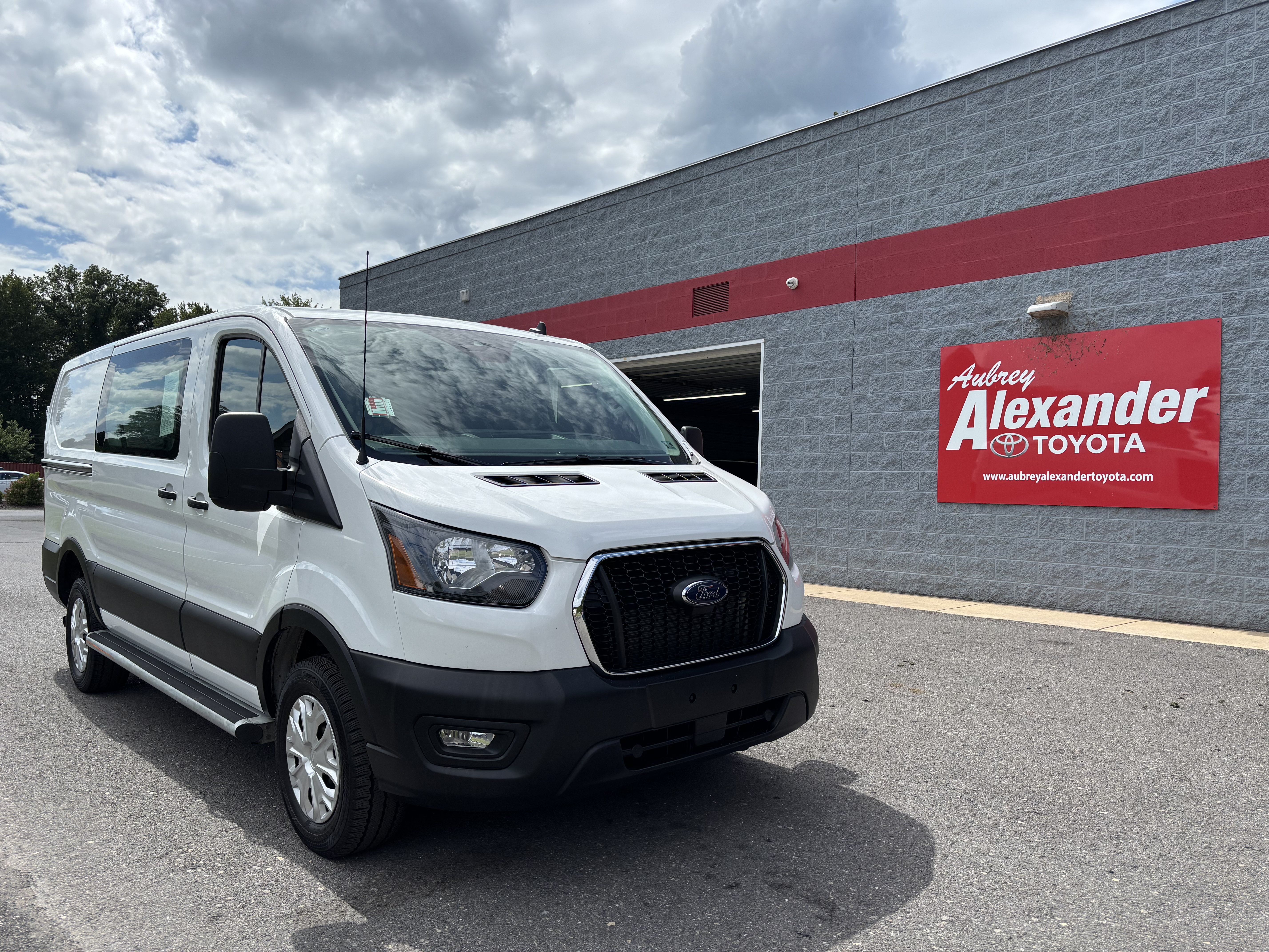 Used 2025 Ford Transit 250 Low Roof w/ Exterior Upgrade Package RWD image 1