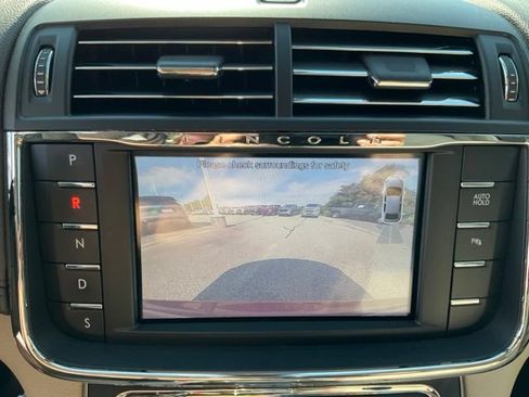 Used 2017 Lincoln Continental Select w/ Climate Package AWD/4WD image 13