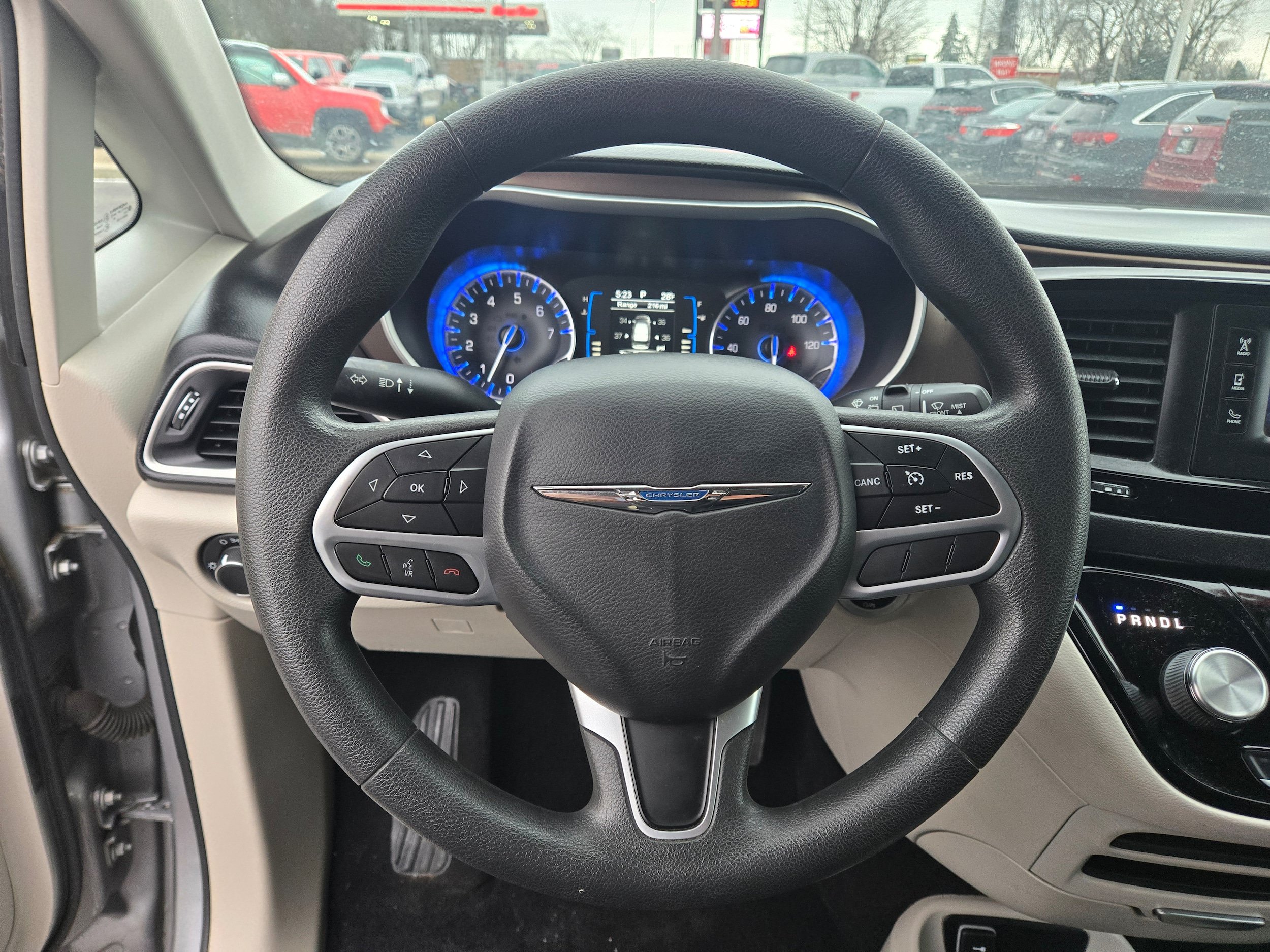 Used 2017 Chrysler Pacifica LX FWD image 7