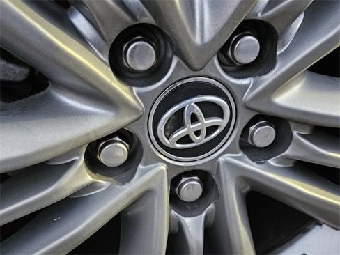 Used 2016 Toyota Camry SE image 13