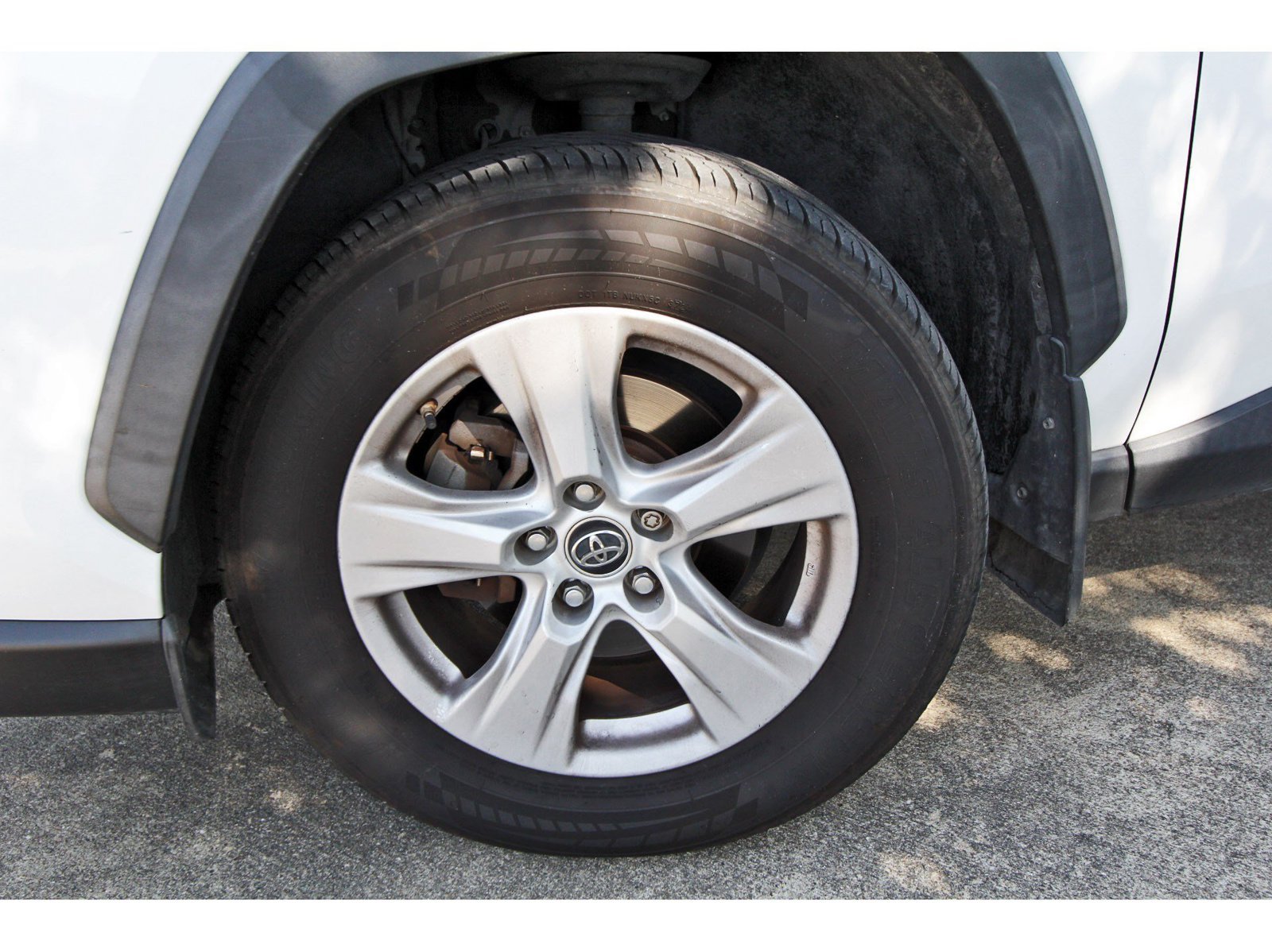Used 2019 Toyota RAV4 XLE w/ Convenience Package FWD image 28