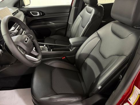 New 2026 Jeep Compass Latitude image 13