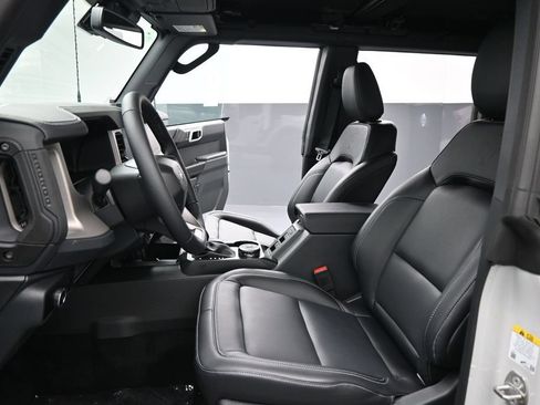 New 2026 Ford Bronco Outer Banks w/ Sasquatch Package AWD/4WD image 9