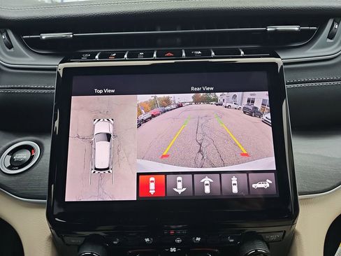 New 2025 Jeep Grand Cherokee Limited w/ Luxury Tech Group II image 21