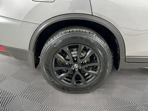 Used 2018 Nissan Rogue SV AWD/4WD image 27