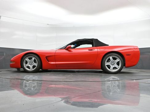 Used 1998 Chevrolet Corvette Convertible w/ Memory Pkg RWD image 35