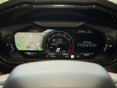 Used 2024 Lamborghini Urus Performante AWD/4WD image 27