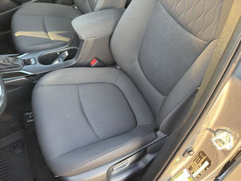 Certified 2025 Toyota Corolla Cross LE FWD image 28