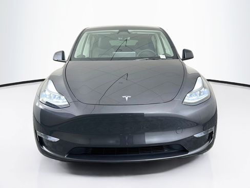 Used 2024 Tesla Model Y Long Range AWD/4WD image 2