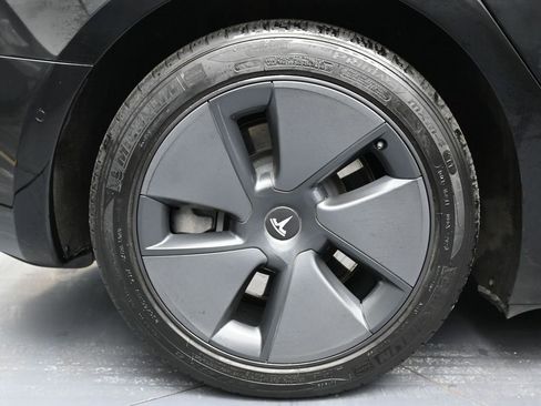 Used 2019 Tesla Model 3 Standard Range Plus image 12