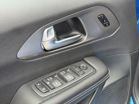 New 2026 Chrysler Pacifica Select FWD image 11