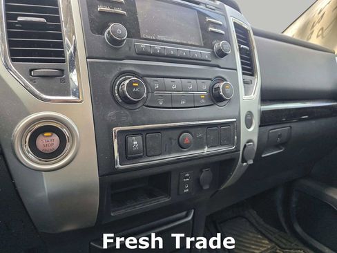 Used 2018 Nissan Titan SV image 14
