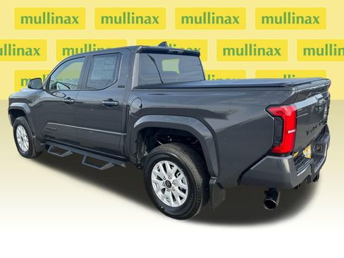 Used 2025 Toyota Tacoma SR5 AWD/4WD image 11