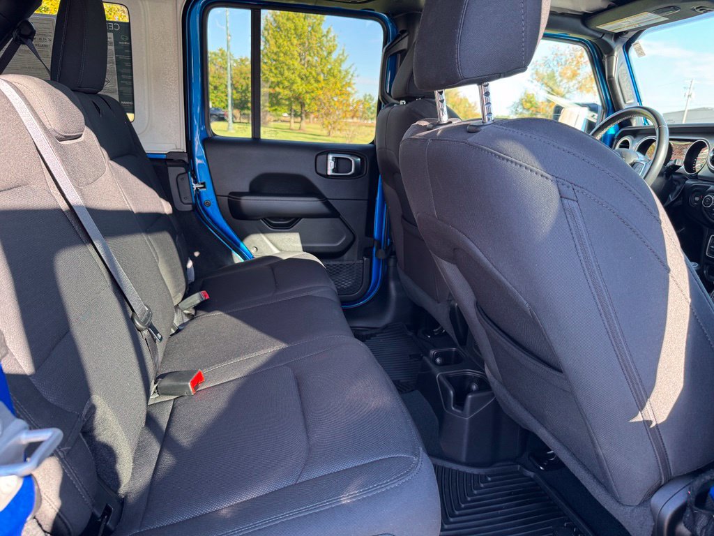 Used 2022 Jeep Wrangler Unlimited Sahara AWD/4WD image 28