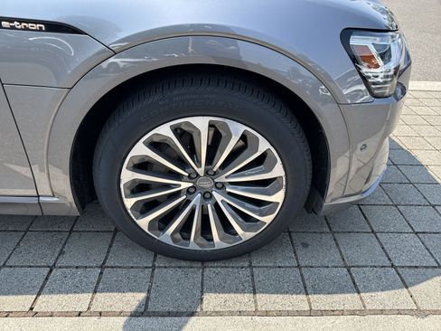Used 2019 Audi e-tron Prestige w/ Prestige Package AWD/4WD image 10