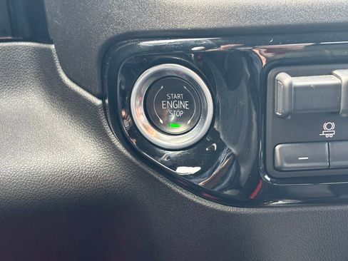 Used 2024 Chevrolet Silverado 1500 LT AWD/4WD image 31