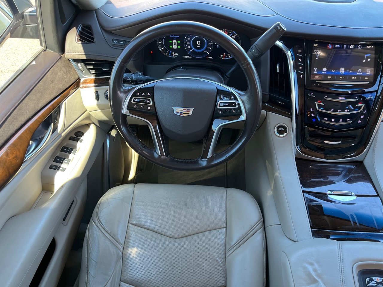 Used 2017 Cadillac Escalade Luxury AWD/4WD image 13