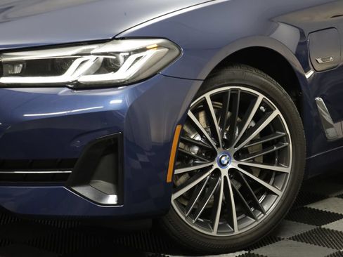Used 2022 BMW 530e xDrive AWD/4WD image 3