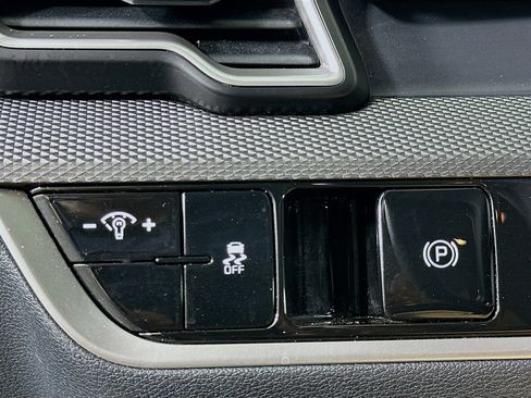 Used 2025 Kia Sportage LX image 17