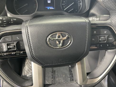 Used 2023 Toyota Tundra SR5 w/ SR5 Premium Package AWD/4WD image 18