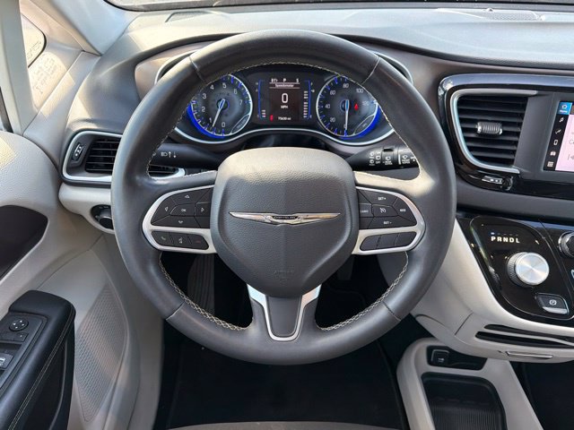 Used 2022 Chrysler Voyager LX FWD image 18