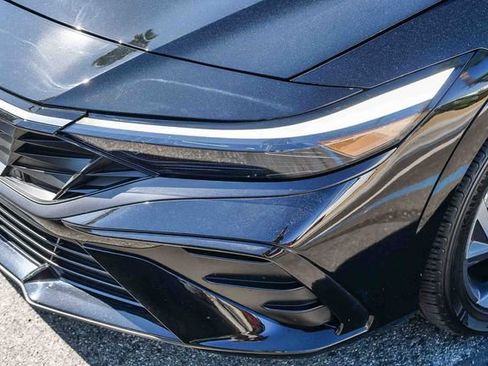 Certified 2024 Hyundai Elantra SEL w/ Convenience Package FWD image 11