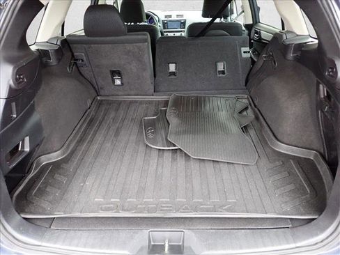 Used 2017 Subaru Outback 2.5i Premium image 8