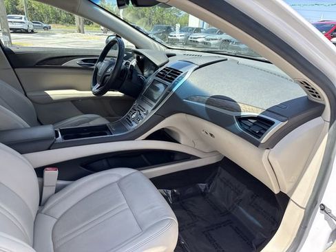 Used 2019 Lincoln MKZ Reserve FWD image 17