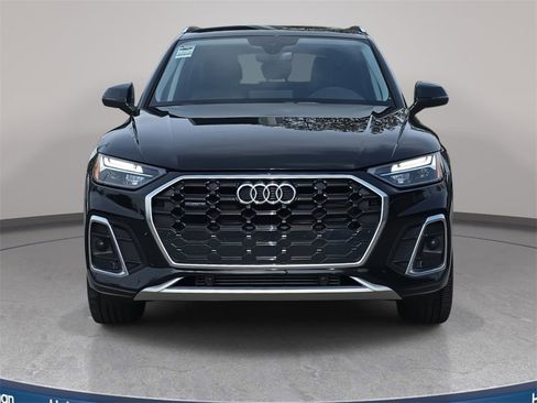 Used 2023 Audi Q5 2.0T Premium w/ Convenience Package image 9