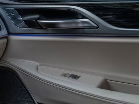 Used 2020 BMW 750i xDrive w/ Executive Package image 25