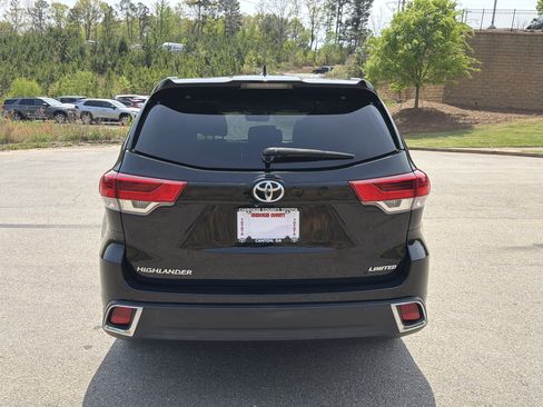Used 2019 Toyota Highlander Limited Platinum image 6