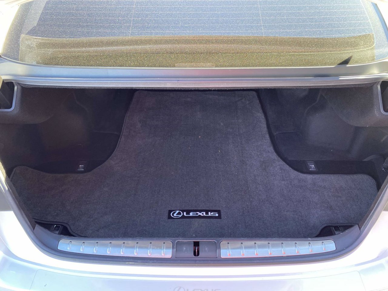 Used 2018 Lexus LS 500 w/ Accessory Package (Z2) RWD image 18