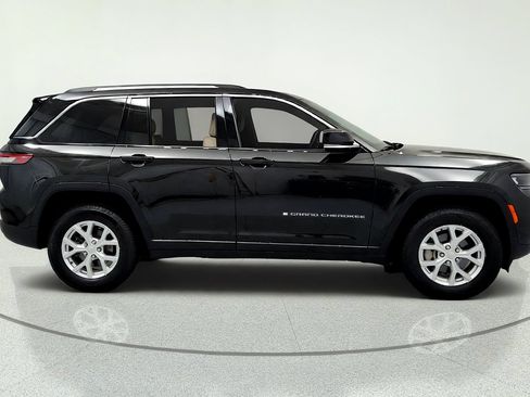 Used 2023 Jeep Grand Cherokee Limited AWD/4WD image 6