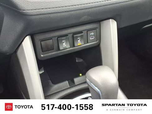 Used 2025 Toyota Corolla Cross XLE AWD/4WD image 23