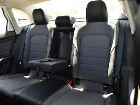 Used 2025 Volkswagen Jetta SE FWD image 22