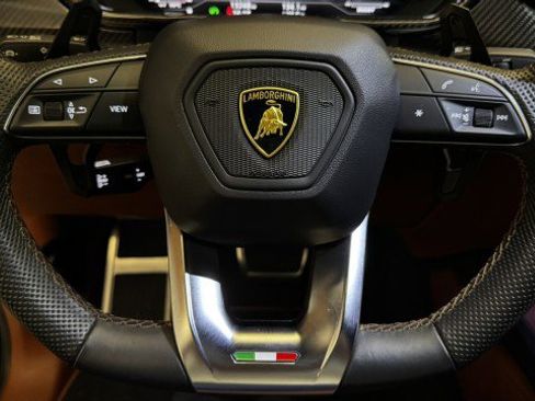 Used 2022 Lamborghini Urus image 13
