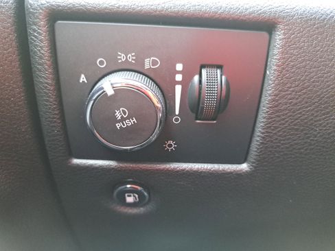 Used 2022 Jeep Grand Cherokee Limited AWD/4WD image 25