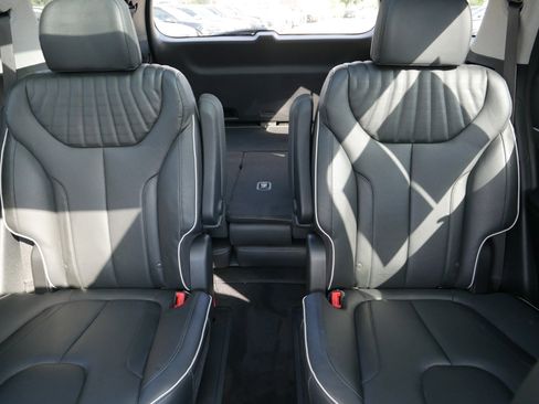 Used 2024 Hyundai Palisade Limited AWD/4WD image 13