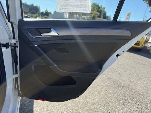 Used 2019 Volkswagen e-Golf SE w/ Driver Assistance Package image 20