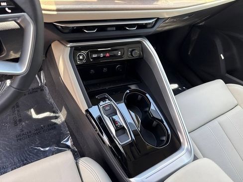 Used 2025 Audi Q5 Premium Plus w/ Premium Plus AWD/4WD image 18