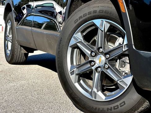 Used 2025 Chevrolet Blazer LT image 2