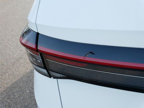 Used 2025 Volkswagen Taos SE image 17