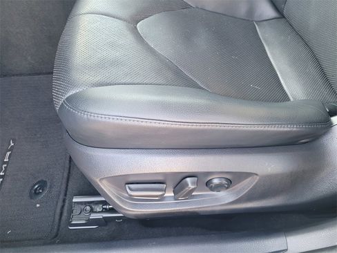 Used 2021 Toyota Camry XLE image 27